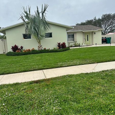 Freshly Remodeled 1970'S Single Story Villa North North Naples Екстериор снимка