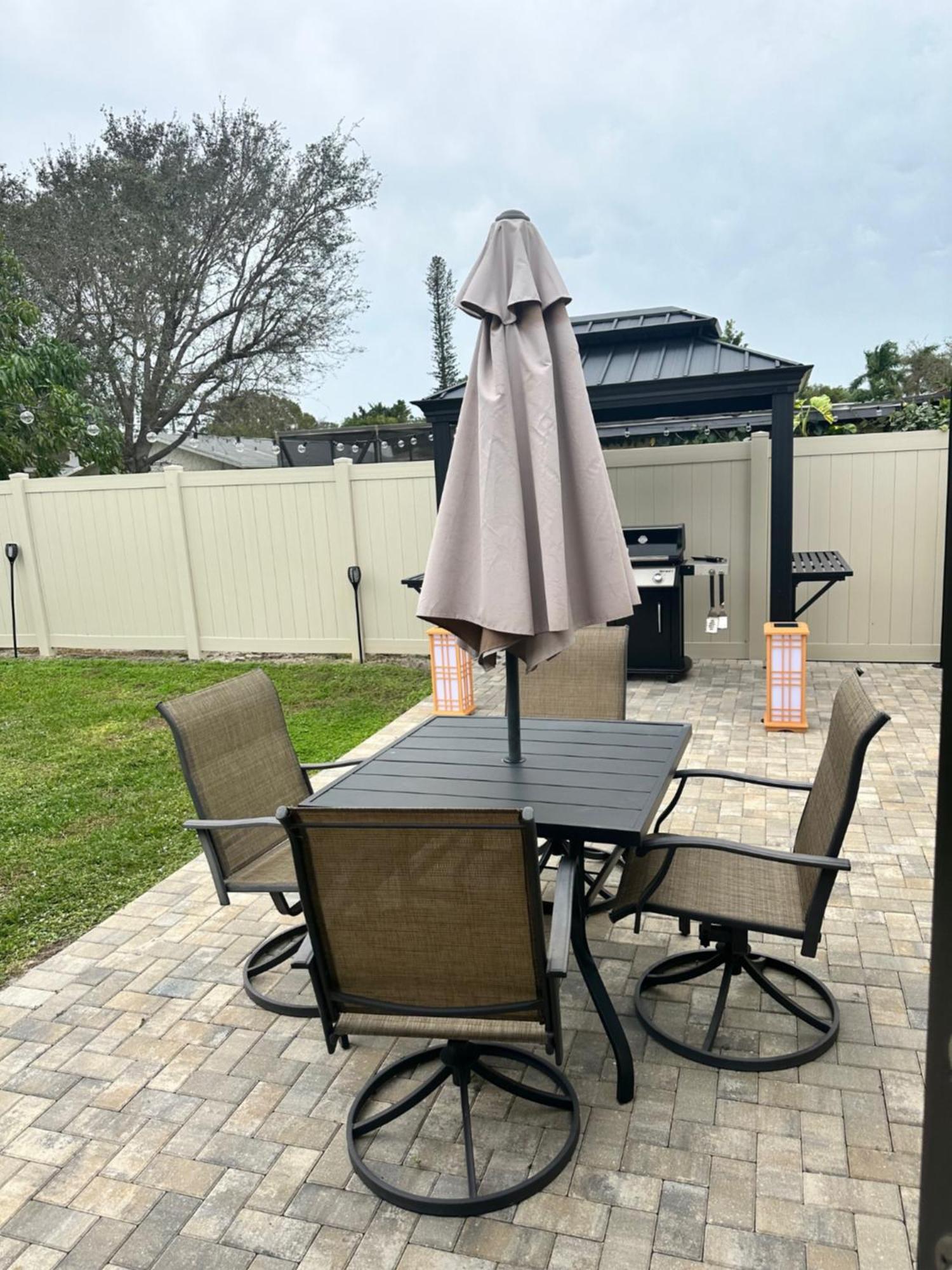 Freshly Remodeled 1970'S Single Story Villa North North Naples Екстериор снимка